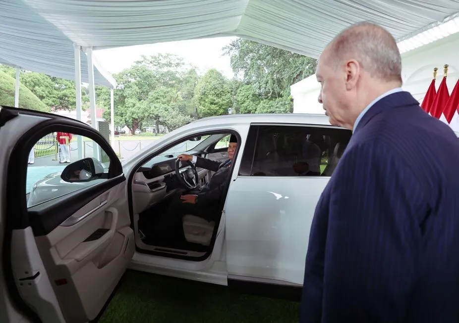 Erdoğan’dan Endonezya Cumhurbaşkanı’na da TOGG hediyesi