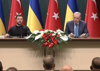 Erdoğan, Zelenski ile ‘barış görüşmelerini’ görüştü: ‘Türkiye ideal ev sahibi olur’