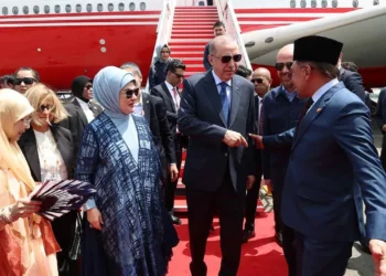 İtibardan tasarruf yok! 4 günlük geziye 3 uçak