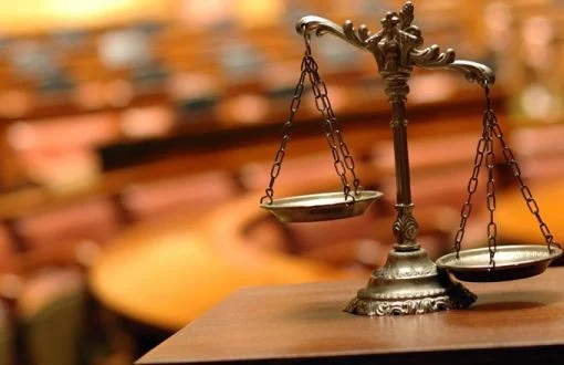 ‘Siyasetin hukuka müdahalesi devletin temelini çürütür’