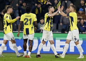Fenerbahçe, Kadıköy’de tur kapısını araladı
