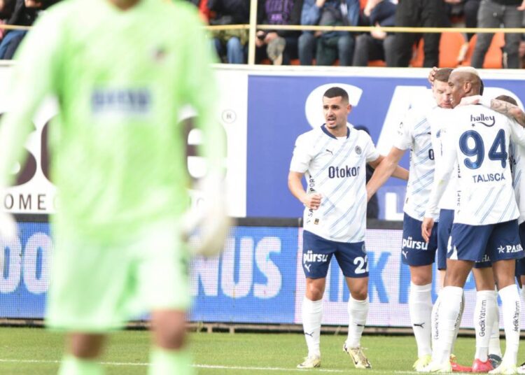 Fenerbahçe, Alanya deplasmanında 2 golle kazandı 1 Fenerbahçe, Alanya deplasmanında 2 golle kazandı