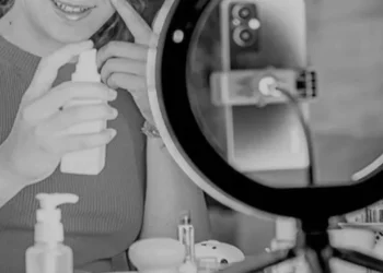 “Bu kremi kullandım, namaza başladım” diyen fenomene 880 bin TL ceza