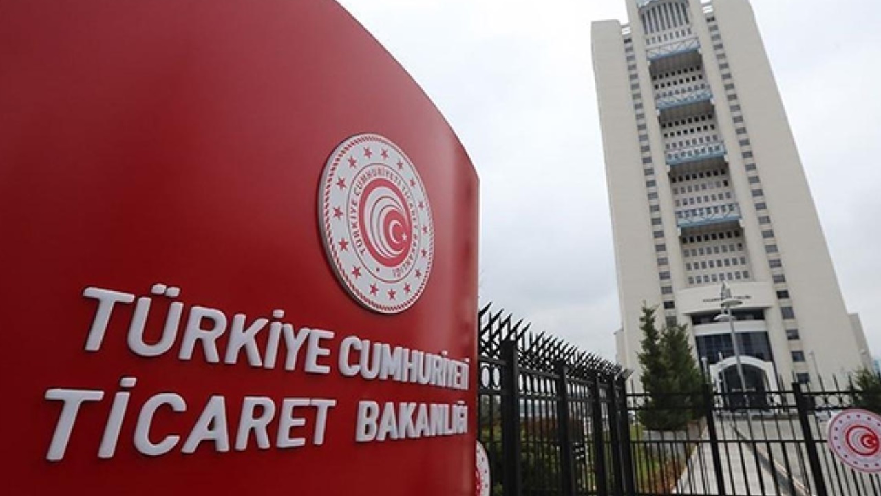 “Bu kremi kullandım, namaza başladım” diyen fenomene 880 bin TL ceza