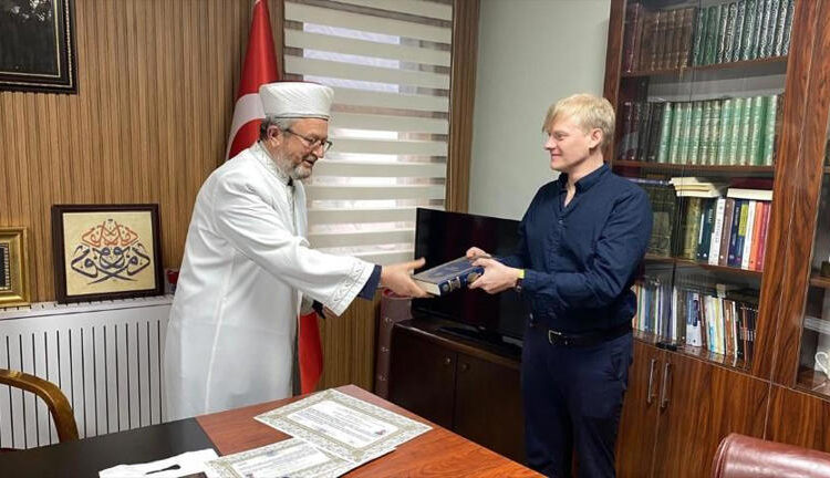 Türk kadınla evlenen Finlandiyalı, Müslüman olup ismini Alp Arslan yaptı 1 Türk kadınla evlenen Finlandiyalı, Müslüman olup ismini Alp Arslan yaptı