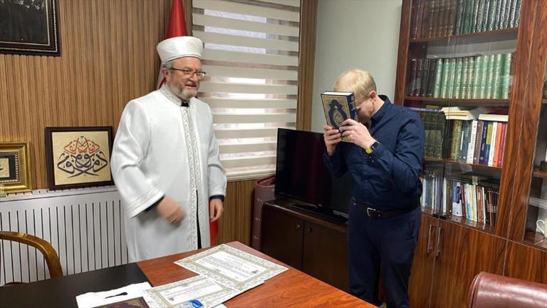 Türk kadınla evlenen Finlandiyalı, Müslüman olup ismini Alp Arslan yaptı