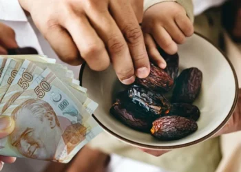 2025 yılı fitre rakamı 180 lira yani bir ailenin sadece yemeği aylık 21 bin 600 TL