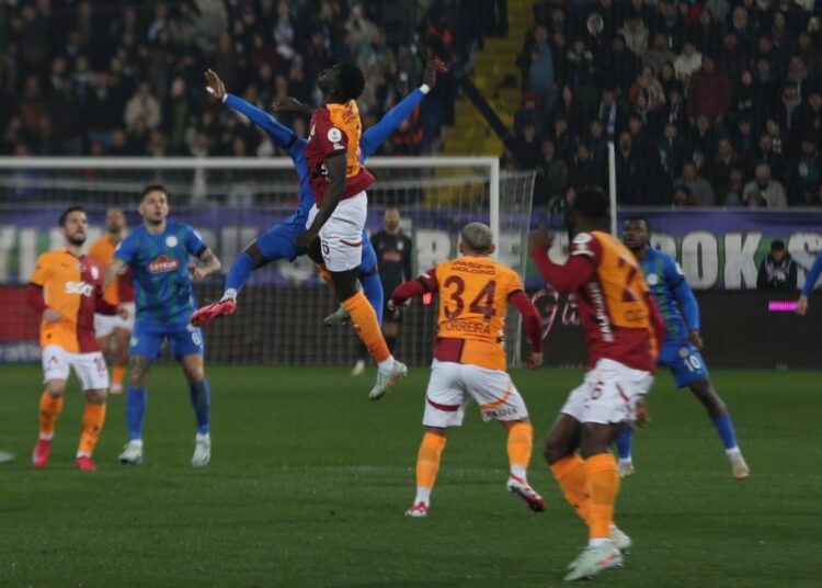 Galatasaray, derbi öncesi kritik virajı zorlanarak geçti 1 Galatasaray, derbi öncesi kritik virajı zorlanarak geçti