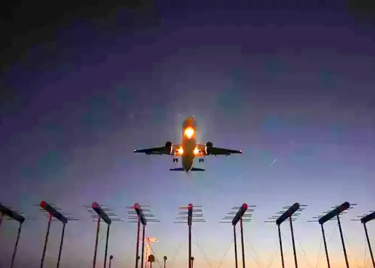 Gaziantep Havalimanı’nda ‘tanımlanamayan cisim’ uçuşları durdurdu