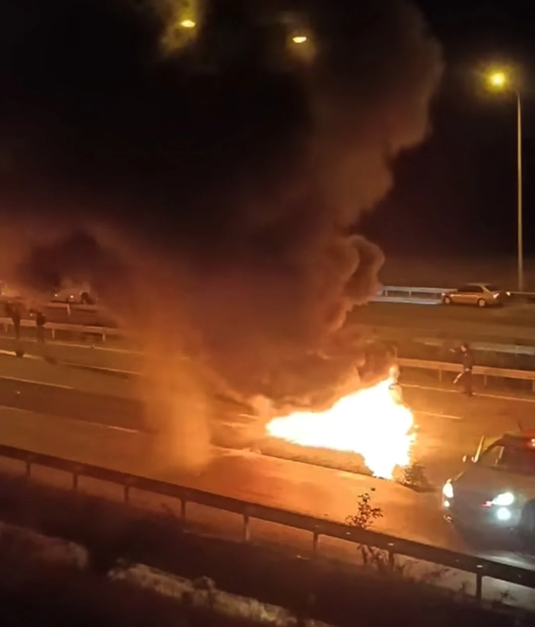 Otobüs, otomobil ve TIR’ın karıştığı kazada ölü ve yaralılar var