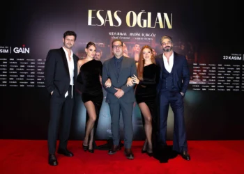 Hadise’nin ilk oyunculuk sınavını verdiği ‘Esas Oğlan’ hayal kırıklığı yarattı