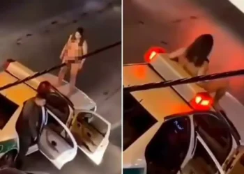 İran’da bir kadından çıplak protesto!