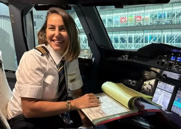 Türk kadın pilot, dünyanın en büyük uçağını uçurdu 1 Türk kadın pilot, dünyanın en büyük uçağını uçurdu