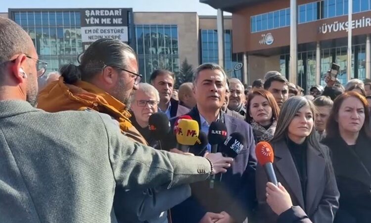 Van Büyükşehir Belediye Başkanı Abdullah Zeydan’a hapis cezası verildi