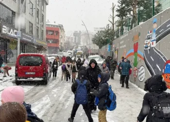 İstanbul’da bazı ilçelerde okullara kar tatili ilan edildi