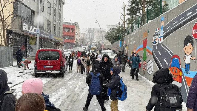 İstanbul’da bazı ilçelerde okullara kar tatili ilan edildi 1 İstanbul’da bazı ilçelerde okullara kar tatili ilan edildi