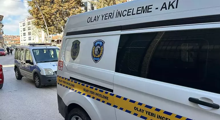 Mehdi olduğunu iddia eden kişi babasını öldürdü: Din düşmanıydı!