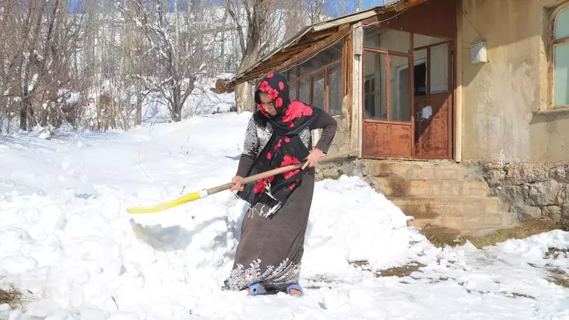 Köyde tek başına! 4 ay sadece makarna yiyerek hayatta kaldı