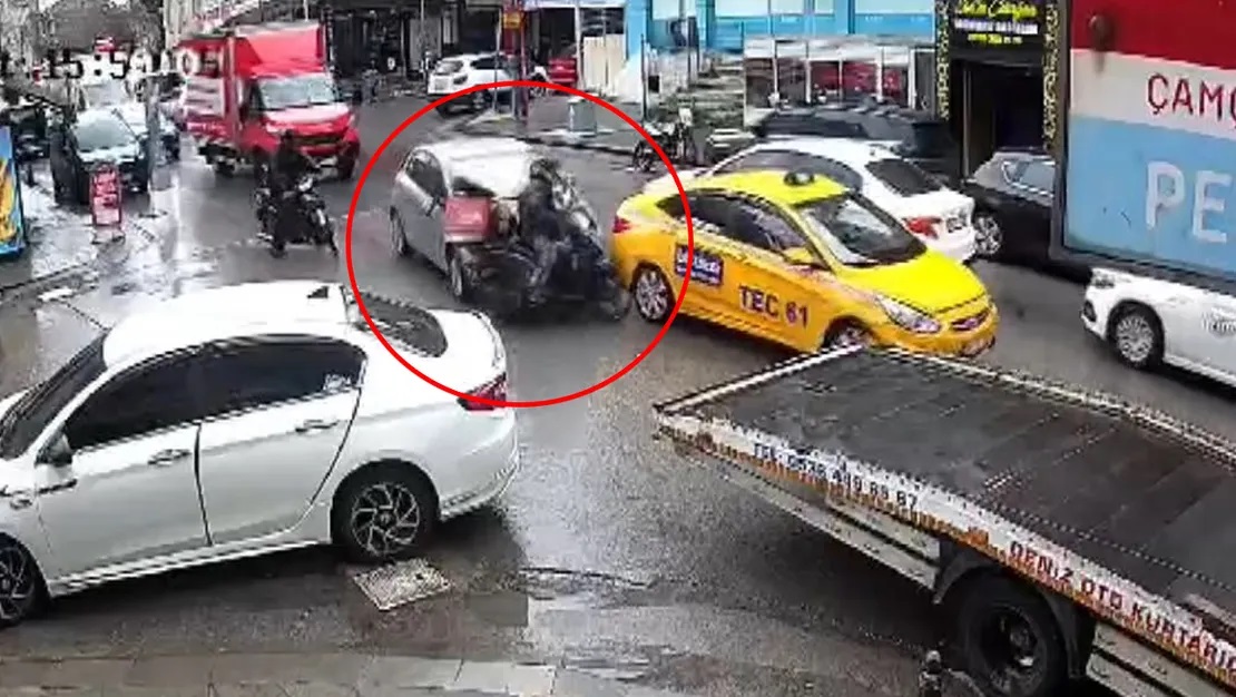Aracının aynasını kıran motorlu kuryeyi ezdi!