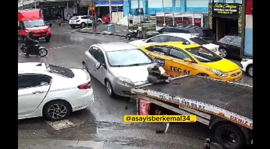 Aracının aynasını kıran motorlu kuryeyi ezdi!