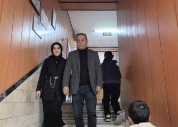 İlkokul öğretmeni ile aynı okulda mesai arkadaşı oldu