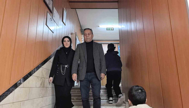 İlkokul öğretmeni ile aynı okulda mesai arkadaşı oldu 1 İlkokul öğretmeni ile aynı okulda mesai arkadaşı oldu
