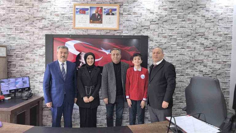İlkokul öğretmeni ile aynı okulda mesai arkadaşı oldu