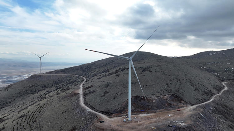 600 tonluk dev türbinler, rüzgarı elektriğe dönüştürüyor