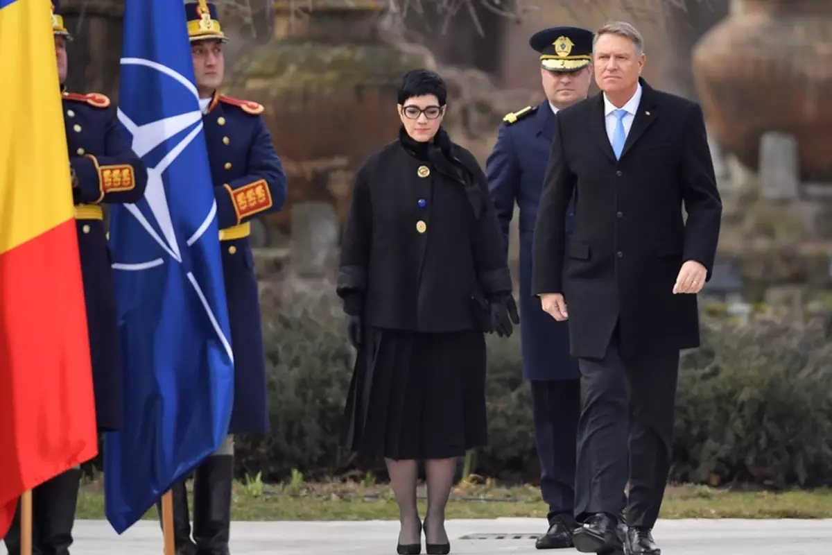 Romanya'da kaos! Seçim iptal edildi, cumhurbaşkanı istifa etti