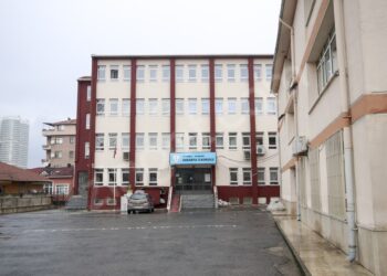 Depreme dayanıksız diye boşaltılan okul, hiçbir çalışma yapılmadan yeniden açıldı