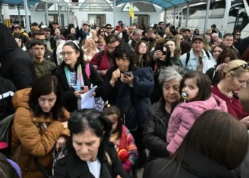 Santorini adasından kaçış! Ege’deki deprem hareketliliği halkı korkuttu