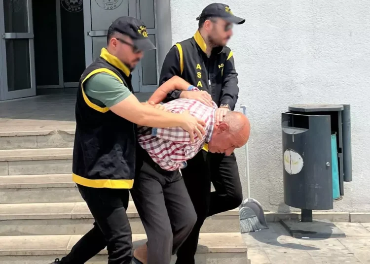 Müebbetlikti, şartlı tahliye oldu, üzerine tuvaletini yaptığı gerekçesiyle arkadaşını öldürdü