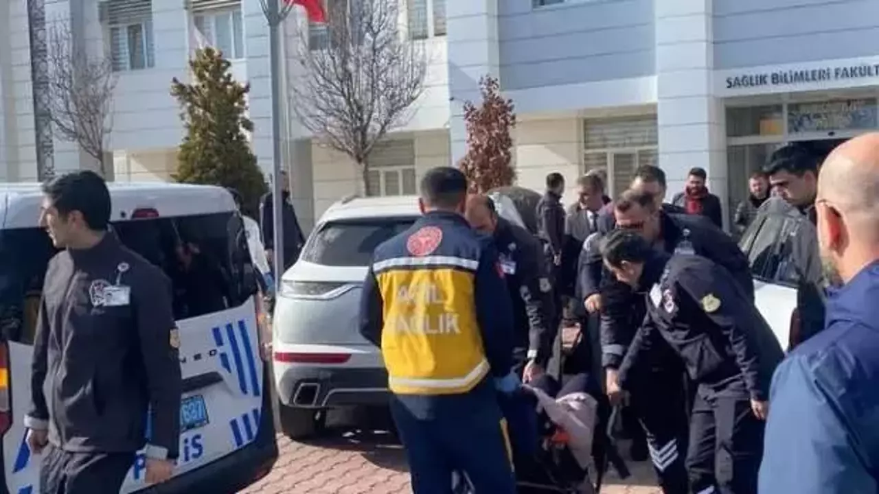 Selçuk Üniversitesi'nde silahlı saldırı! Dekan yardımcısı, eski öğrenci tarafından vuruldu
