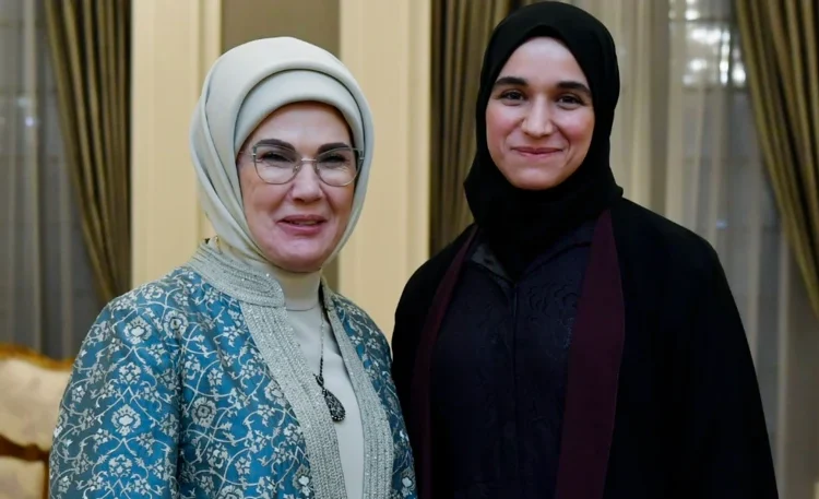 Suriye’nin yeni ‘First Lady’sinin bilinmeyenleri 1 Suriye’nin yeni ‘First Lady’sinin bilinmeyenleri