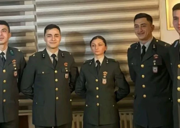 İhraç edilen teğmenler adına ilk açıklama avukatlarından geldi: Vatan sağ olsun! 1 İhraç edilen teğmenler adına ilk açıklama avukatlarından geldi: Vatan sağ olsun!