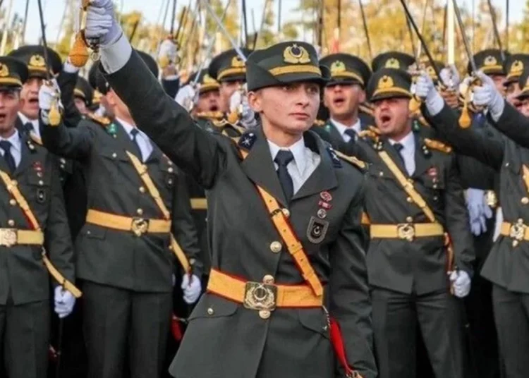 Teğmenlerin komutanının ihraç kararı mahkemeden döndü 1 Teğmenlerin ihracına şerh koyan komutanlar kızağa çekilmiş! Korgeneral istifa etti