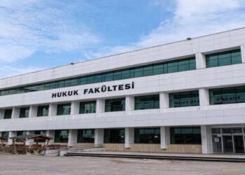Adalet Bakanı Tunç duyurdu: Hukuk fakültelerine “100 bin sıralama barajı” geldi