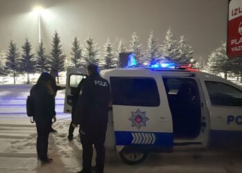 Üç kadın ve bir erkek havada kavga etti, uçak acil iniş yaptı
