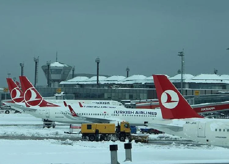 Uçuşlara kar engeli; seferlerde iptaller var 1 Uçuşlara kar engeli; seferlerde iptaller var