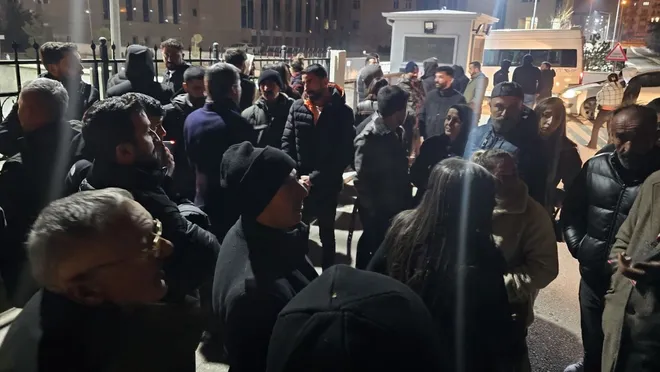 Van'da 'kayyım' bilançosu: Gözaltına alınan 20 kişi tutuklandı 1 Van’da ‘kayyım’ bilançosu: Gözaltına alınan 20 kişi tutuklandı