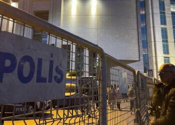 İstanbul'da 5 kişi daha tutuklandı, toplam tutuklu sayısı 268'e ulaştı 7 İstanbul’da 5 kişi daha tutuklandı, toplam tutuklu sayısı 268’e ulaştı