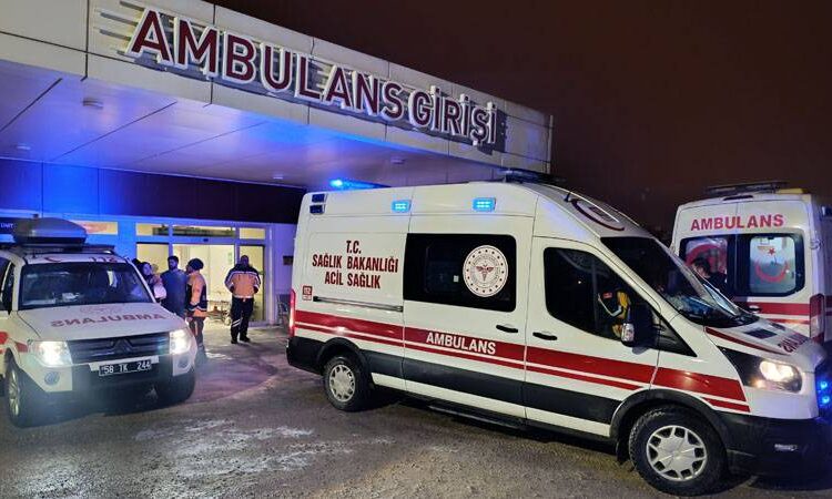 Sivas'ta camide doğal gazdan zehirlenen 48 kişi hastaneye kaldırıldı 1 Sivas’ta camide doğal gazdan zehirlenen 48 kişi hastaneye kaldırıldı