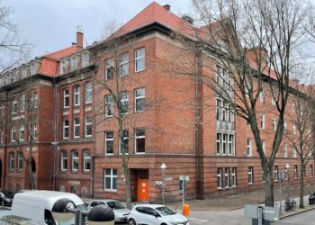 Almanya, bir okulda “zorunlu iftar daveti” iddialarını tartışıyor