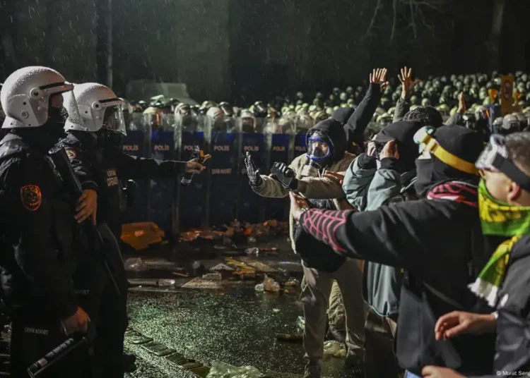 İddia: Protestolarda görev alan polislere para ödülü verilecek 1 İddia: Protestolarda görev alan polislere para ödülü verilecek