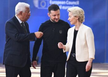 AB liderleri planı onayladı: Avrupa silahlanacak 8 AB liderleri planı onayladı: Avrupa silahlanacak