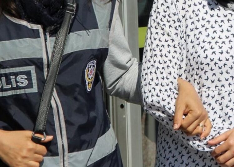 Hapse girmemek için 14 kez hamile kalıp 189 suç işledi: 190'ıncı suçunda yakalandı 1 Hapse girmemek için 14 kez hamile kalıp 189 suç işledi: 190’ıncı suçunda yakalandı