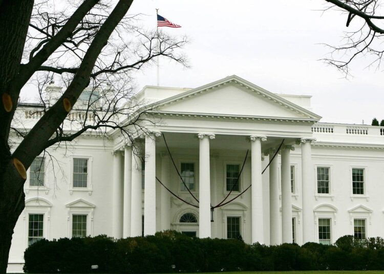 ABD’de Gizli Servis, Beyaz Saray yakınlarında silahlı bir kişiye ateş açtı