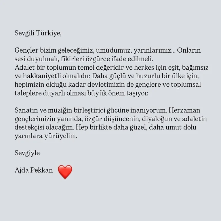 Ajda Pekkan’dan gençlere destek: Her zaman yanlarında olacağım
