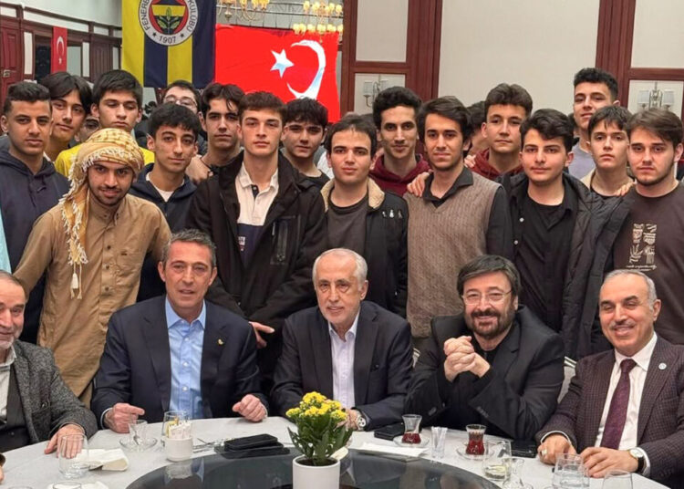 Ali Koç'tan iktidara yakın İlim Yayma Cemiyeti’ne iftar 1 Ali Koç’tan iktidara yakın İlim Yayma Cemiyeti’ne iftar