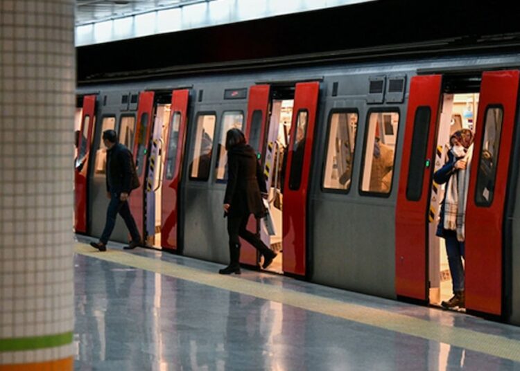 ODTÜ'ye metro ve otobüs seferleri durduruldu 1 ODTÜ’ye metro ve otobüs seferleri durduruldu